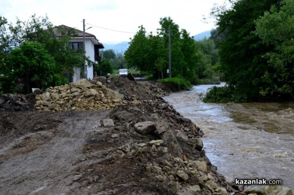 Възстановиха отнесената от реката част до Художествената гимназия