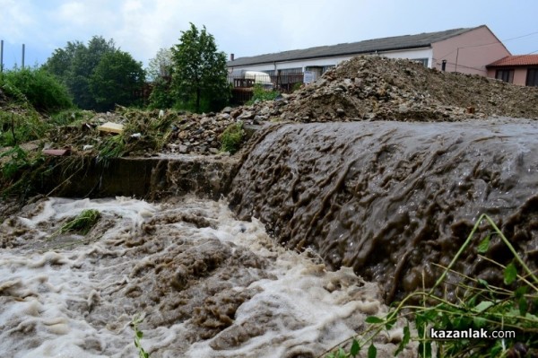 Пътят Енина – Крън остава затворен. Водното бедствие в селото отнесе мостове и път