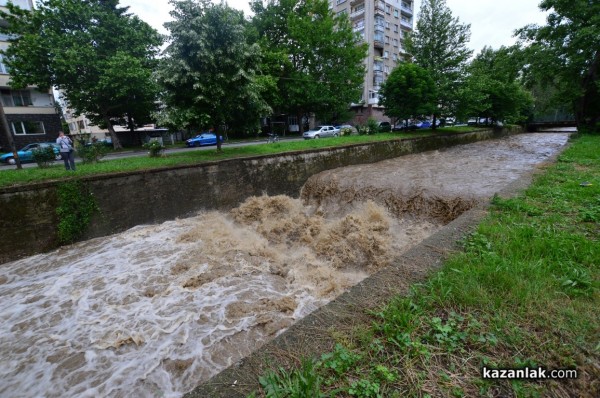 Старата река излезе от коритото си – бедствие в Енина и до ХГ /обновена+видео/
