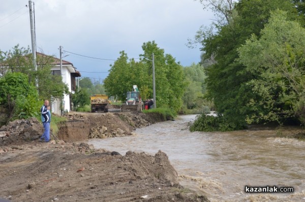 Старата река излезе от коритото си – бедствие в Енина и до ХГ /обновена+видео/
