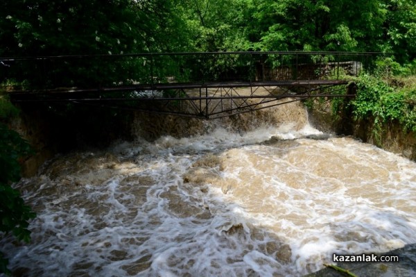 Пътят Енина – Крън остава затворен. Водното бедствие в селото отнесе мостове и път
