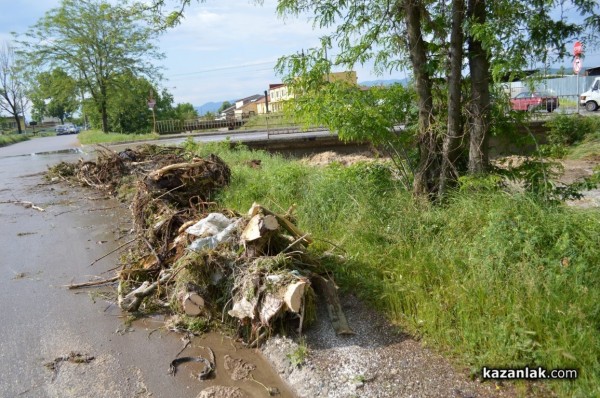 Старата река излезе от коритото си – бедствие в Енина и до ХГ /обновена+видео/