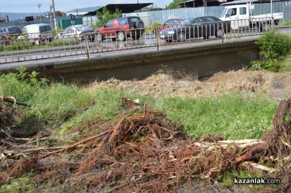 Старата река излезе от коритото си – бедствие в Енина и до ХГ /обновена+видео/