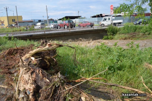 Старата река излезе от коритото си – бедствие в Енина и до ХГ /обновена+видео/
