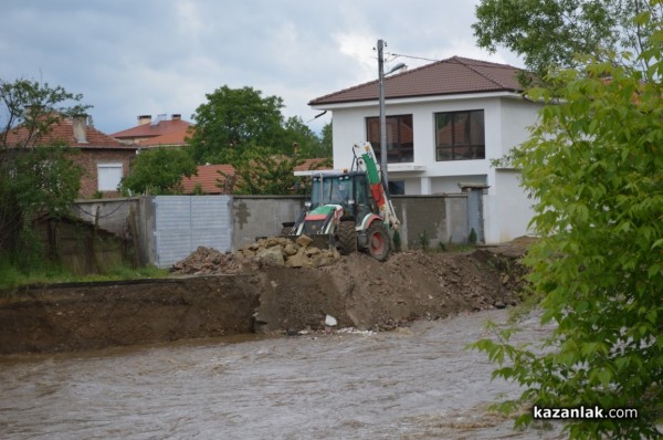 Старата река излезе от коритото си – бедствие в Енина и до ХГ /обновена+видео/