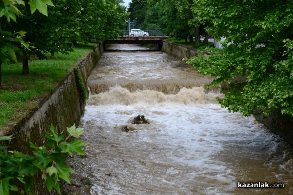 Нивото на Старата река се понижава, покачва се нивото на язовир Копринка