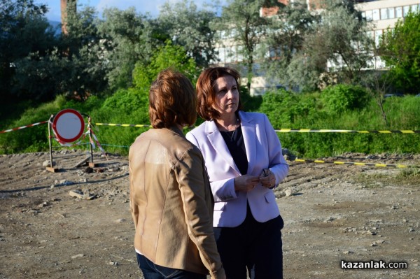 Министър Румяна Бъчварова посети Казанлък и Енина след водните бедствия/Видео/