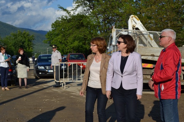 Министър Бъчварова и Кметът на Общината посетиха засегнати от наводненията места в района