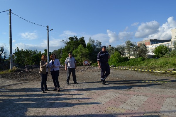 Министър Бъчварова и Кметът на Общината посетиха засегнати от наводненията места в района