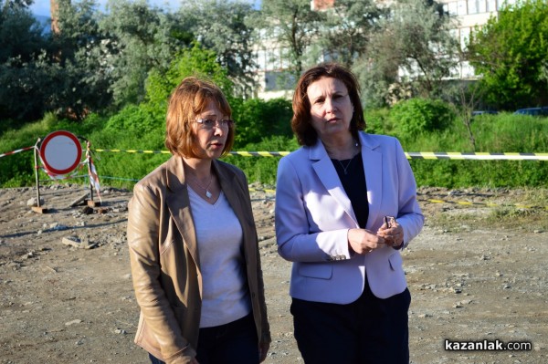 Министър Румяна Бъчварова посети Казанлък и Енина след водните бедствия/Видео/