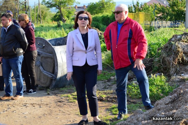 Министър Румяна Бъчварова посети Казанлък и Енина след водните бедствия/Видео/