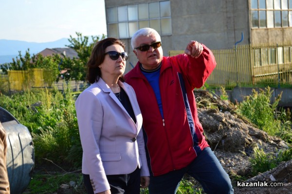 Министър Румяна Бъчварова посети Казанлък и Енина след водните бедствия/Видео/