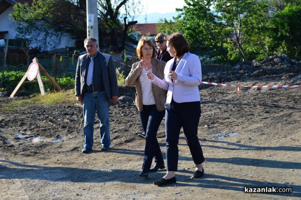 Министър Румяна Бъчварова посети Казанлък и Енина след водните бедствия/Видео/