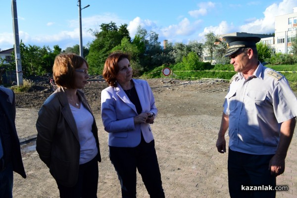 Министър Румяна Бъчварова посети Казанлък и Енина след водните бедствия/Видео/