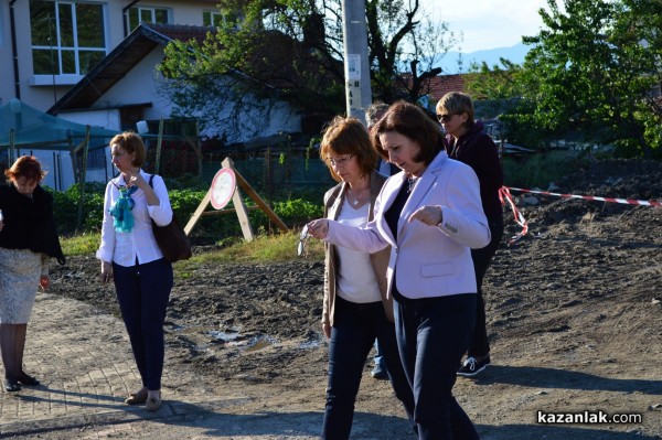 Министър Румяна Бъчварова посети Казанлък и Енина след водните бедствия/Видео/