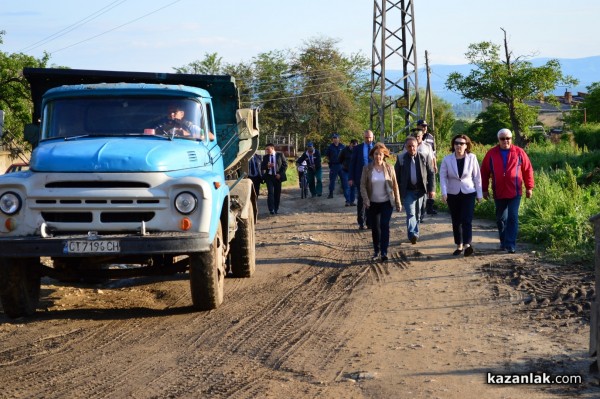 Министър Румяна Бъчварова посети Казанлък и Енина след водните бедствия/Видео/