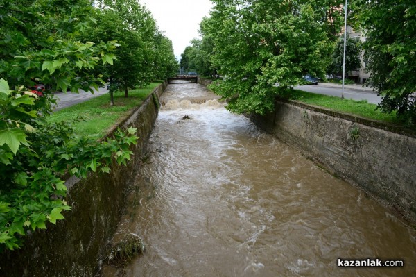 Нивото на Старата река се понижава, покачва се нивото на язовир Копринка