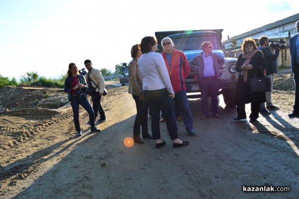 Министър Румяна Бъчварова посети Казанлък и Енина след водните бедствия/Видео/
