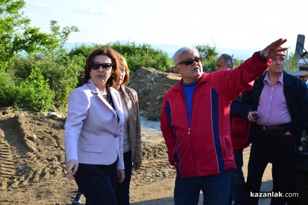 Министър Румяна Бъчварова посети Казанлък и Енина след водните бедствия/Видео/