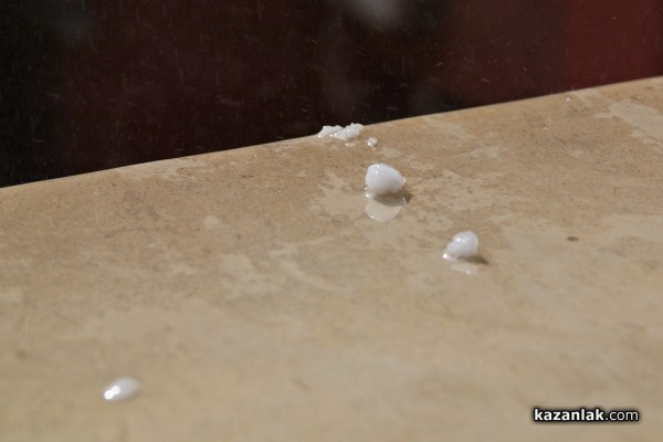 Едновременно градушка, дъжд и слънце в Казанлък