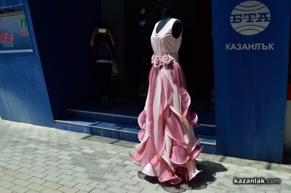 Представиха новите рокли на Царица Роза и подгласничкитe