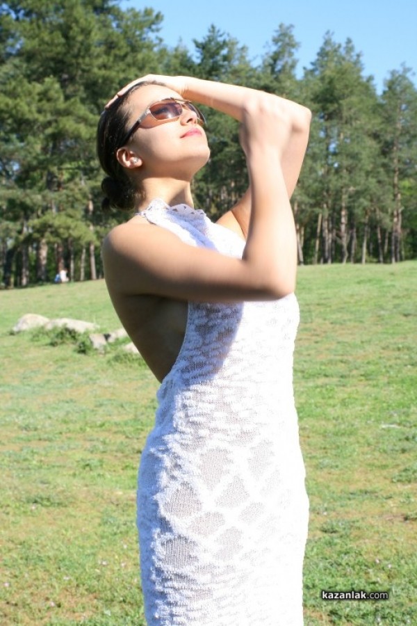 Леля и царица - висшата френска мода с казанлъшки корен