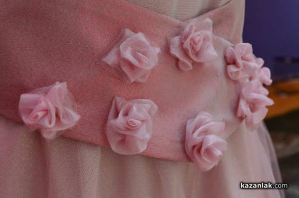 Представиха новите рокли на Царица Роза и подгласничкитe