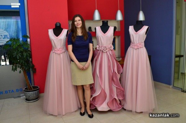 Представиха новите рокли на Царица Роза и подгласничкитe