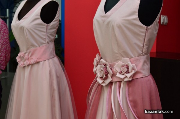 Представиха новите рокли на Царица Роза и подгласничкитe