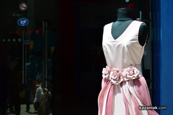 Представиха новите рокли на Царица Роза и подгласничкитe