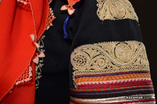 Уникална изложба на автентични носии сред стенописите на Иван Милев