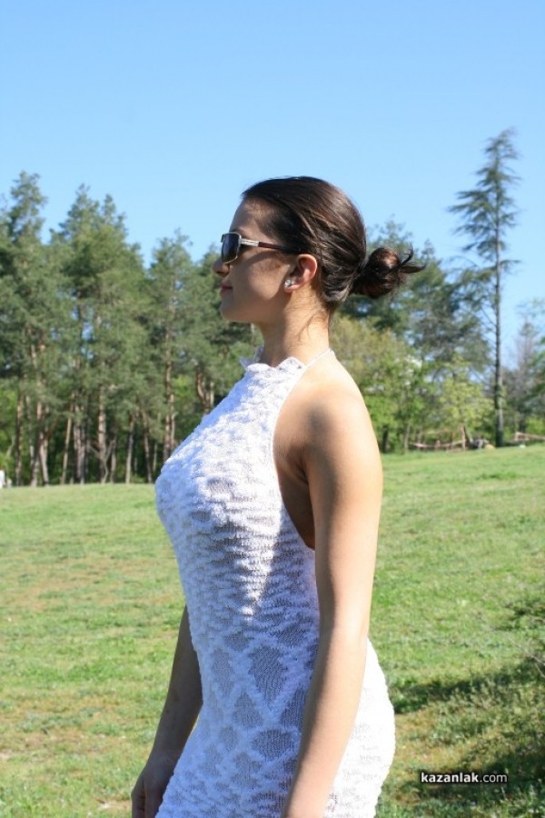 Леля и царица - висшата френска мода с казанлъшки корен