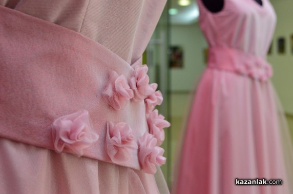 Представиха новите рокли на Царица Роза и подгласничкитe