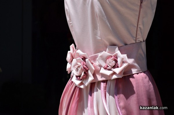 Представиха новите рокли на Царица Роза и подгласничкитe