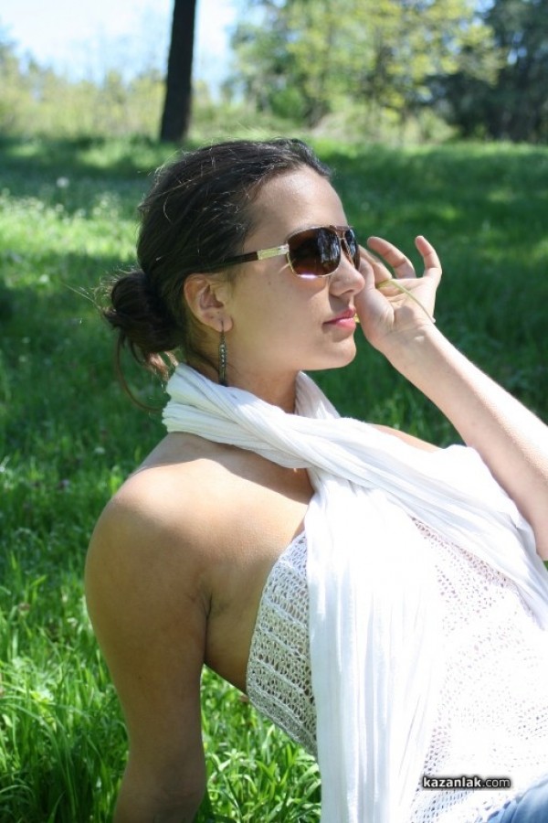 Леля и царица - висшата френска мода с казанлъшки корен