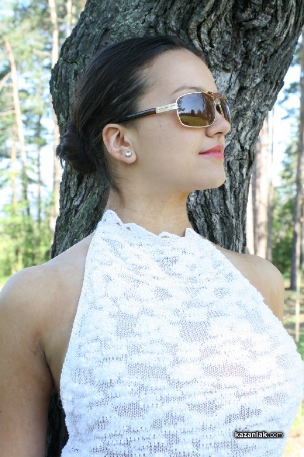 Леля и царица - висшата френска мода с казанлъшки корен