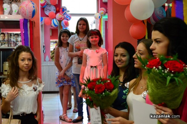 Деца от Казанлък получиха награди “Добро сърце“ от омбудсмана Мая Манолова