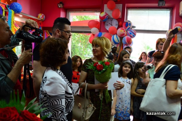 Деца от Казанлък получиха награди “Добро сърце“ от омбудсмана Мая Манолова