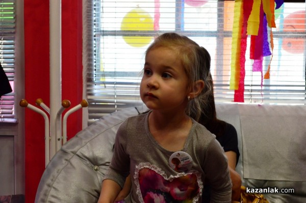 Деца от Казанлък получиха награди “Добро сърце“ от омбудсмана Мая Манолова