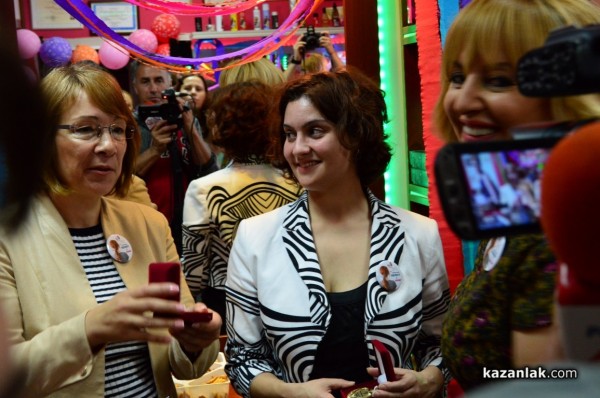 Деца от Казанлък получиха награди “Добро сърце“ от омбудсмана Мая Манолова