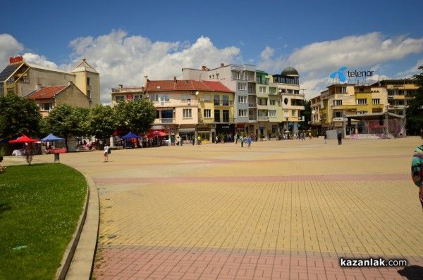 Сирени в Деня на Ботев и загиналите за свободата на България /видео/