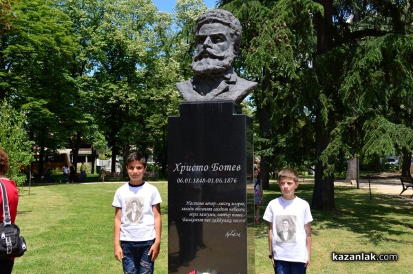 За първи път почетохме Деня на Ботев пред паметника на революционера в Розариума /видео/