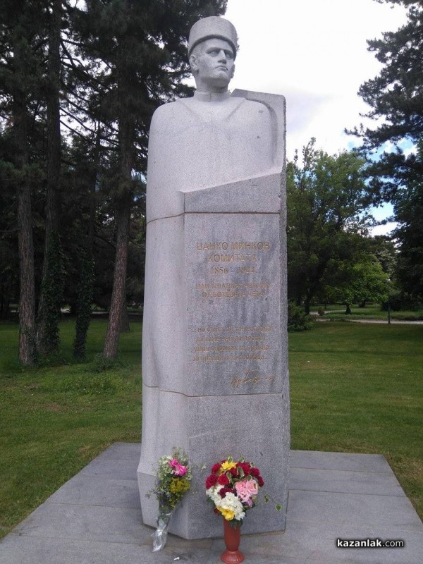 Патриоти почетоха Деня на Ботев и четата му в Долно Сахране и Павел баня