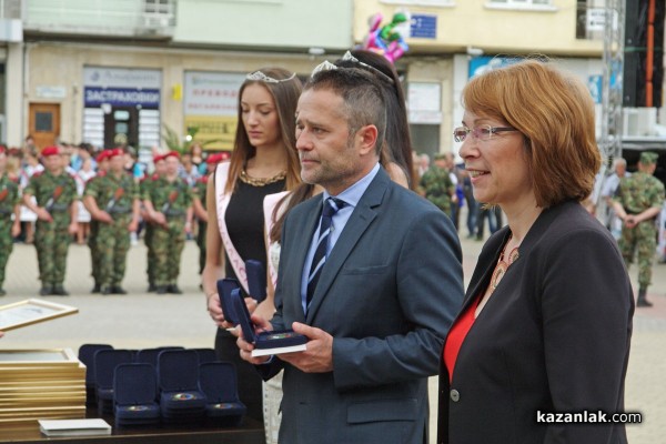 На Празника на Казанлък награди за участвалите в борбата с водната стихия /видео/