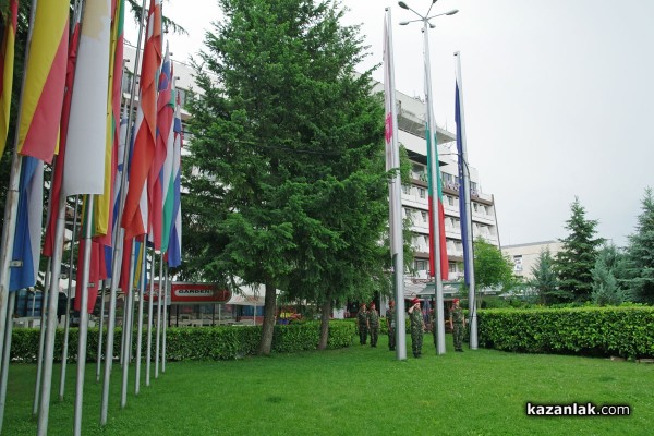 На Празника на Казанлък награди за участвалите в борбата с водната стихия /видео/