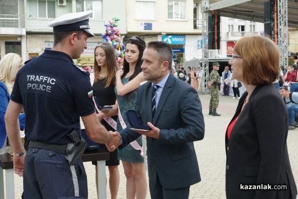 На Празника на Казанлък награди за участвалите в борбата с водната стихия /видео/