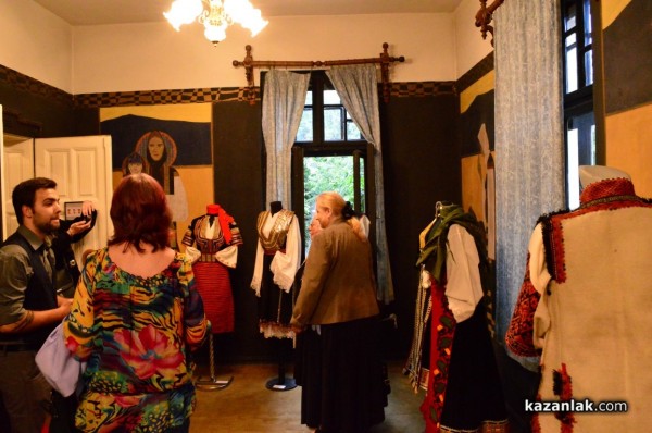 Внукът на Иван Милев се срещна с казанлъчани в Стоян Стайновата къща