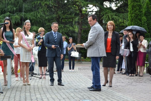 Казанлък аплодира своите герои, заслужили почетното звание на града