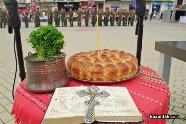 На Празника на Казанлък награди за участвалите в борбата с водната стихия /видео/