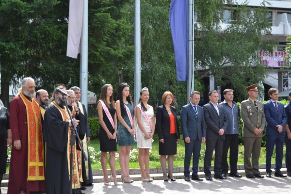 Казанлък аплодира своите герои, заслужили почетното звание на града